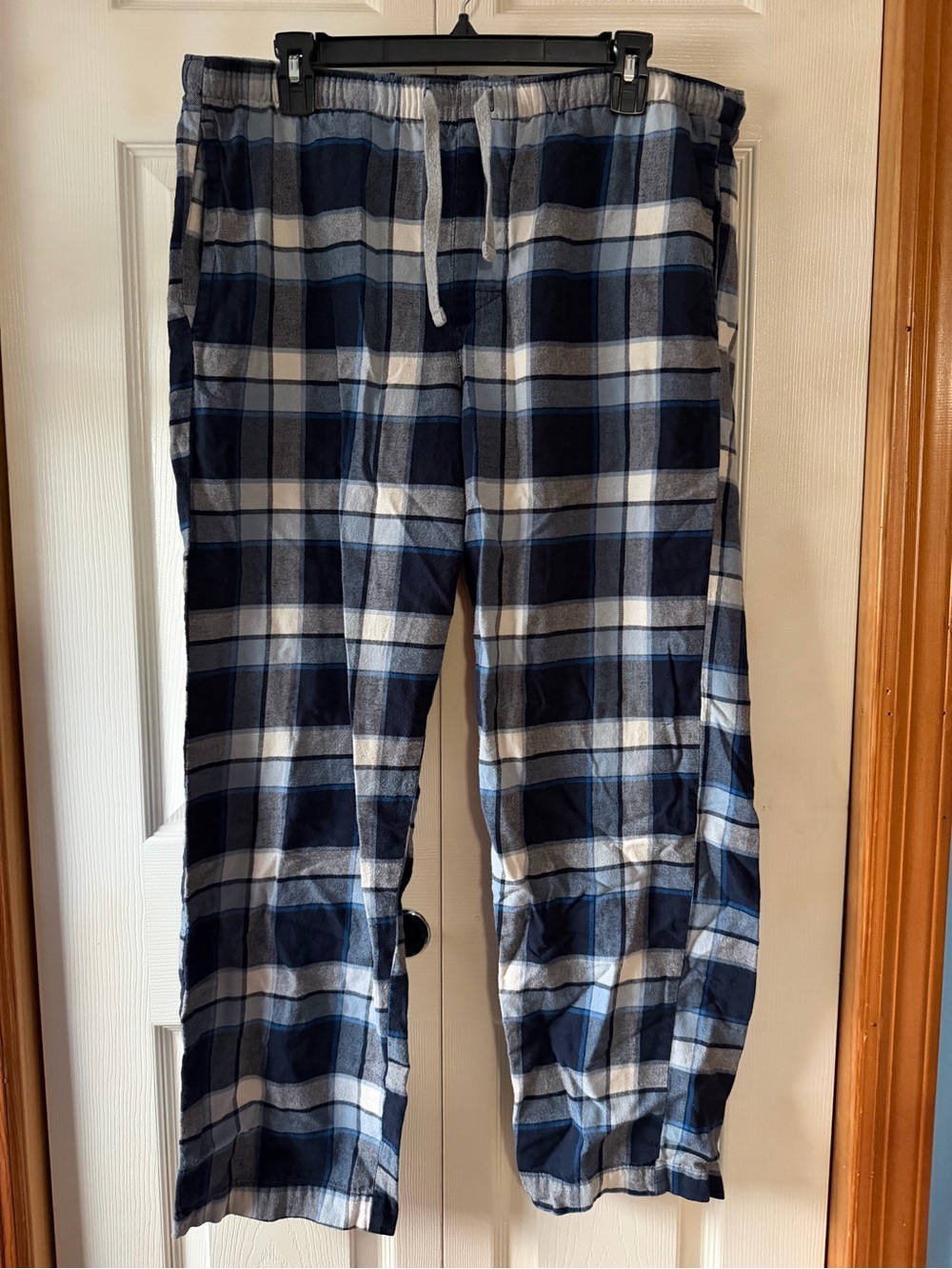 GAP Men's Navy and White Plaid Jogger Pants